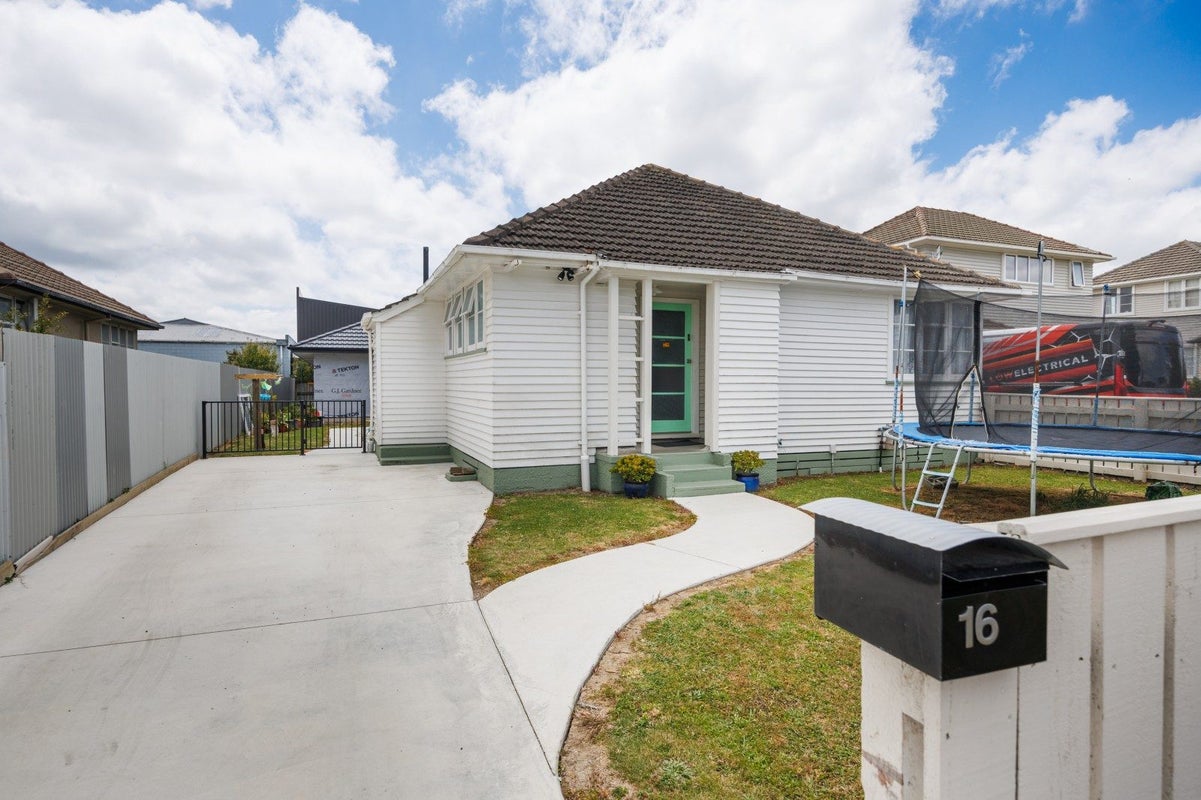 16 Tyne Street, Roslyn, Palmerston North - Carousel 1