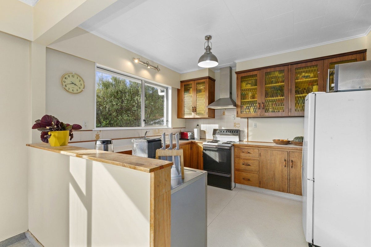 26 Dalton Grove, Stokes Valley, Lower Hutt - Carousel 2