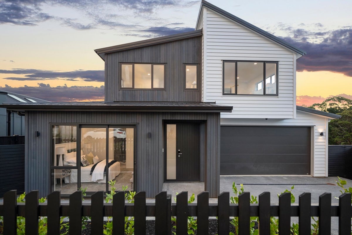 32 Paparahi Place, Silverdale - Carousel 1
