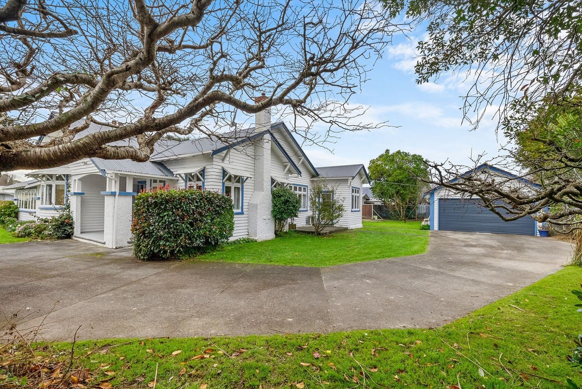 5 Knights Grove, Otaki, Otaki - Carousel 1