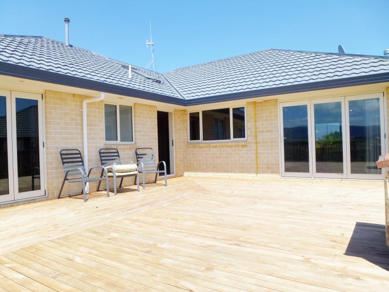 17 Ron Place, Fitzherbert, Palmerston North - Carousel 2