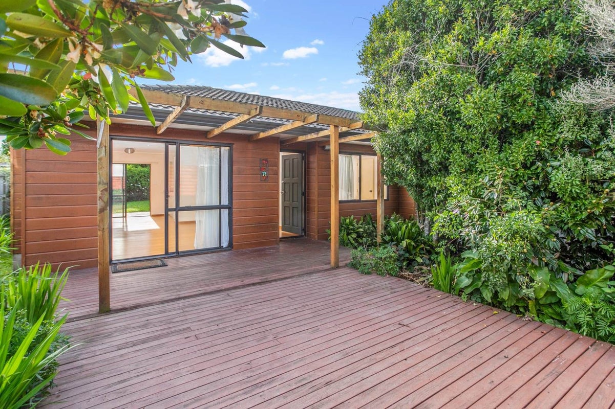 2/1A Rutherford Street, Belmont, Auckland - Carousel 1
