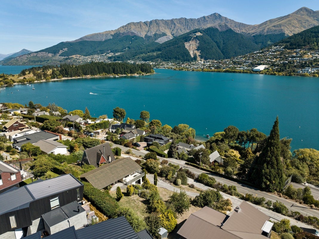 582 Peninsula Road, Kelvin Heights, Queenstown - Carousel 2