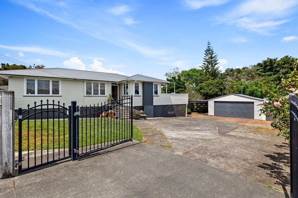 20B Murray Road, Te Atatu Peninsula, Auckland - Carousel 1