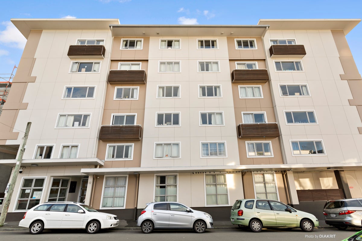 114/12 Martin Square, Te Aro, Wellington - Carousel 1