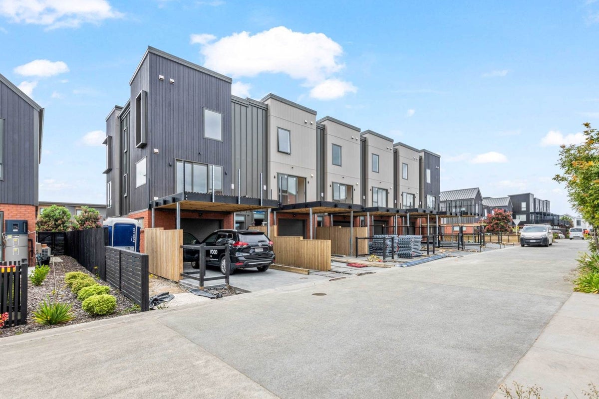1/74 Wallace Road, Mangere Bridge, Auckland - Carousel 2