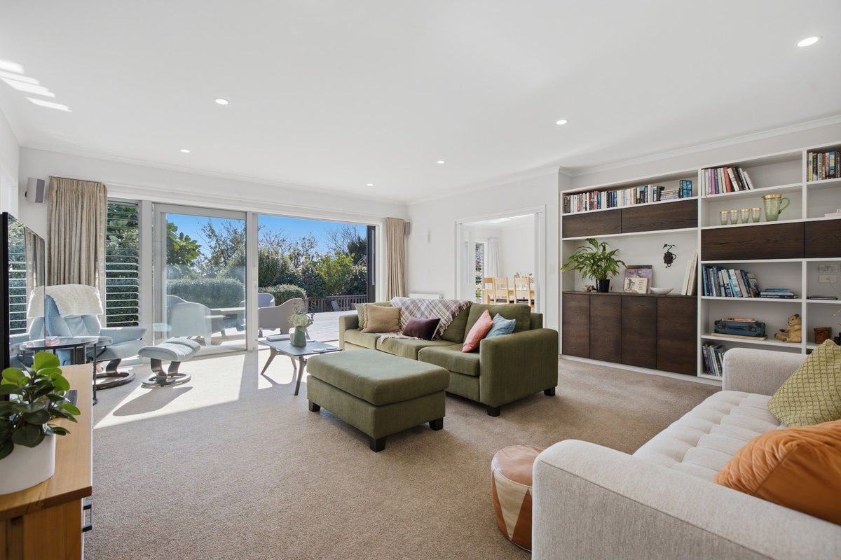 1 Honnor Place, Hurdon, New Plymouth - Carousel 2
