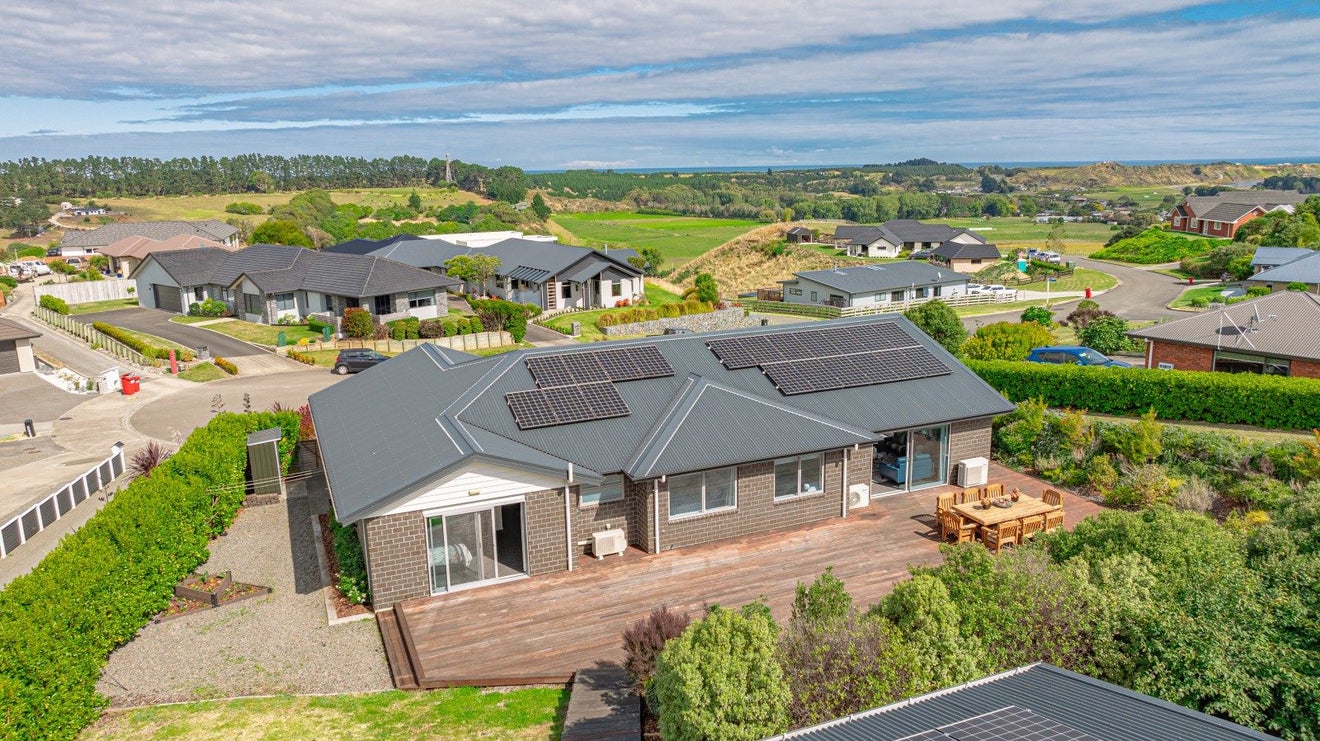 35 Cracroft Drive, Putiki, Whanganui - Carousel 2