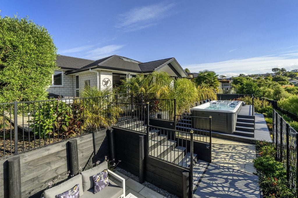 99 Castlewold Drive, Bethlehem, Tauranga - Carousel 1