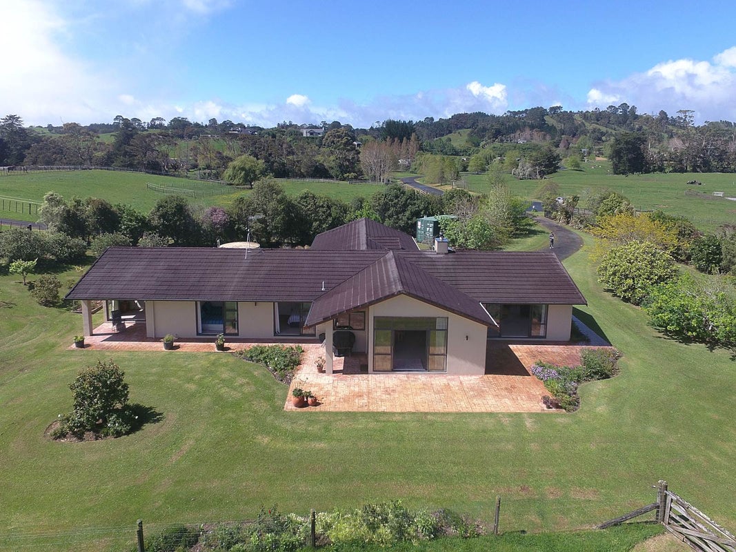 44 Poynter Lane, Silverdale - Carousel 1