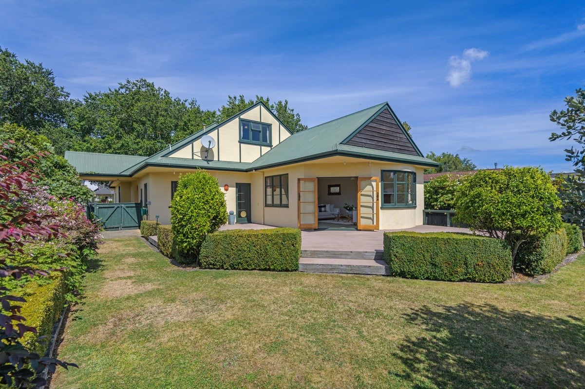 35 Manapouri Crescent, Hokowhitu, Palmerston North - Carousel 1