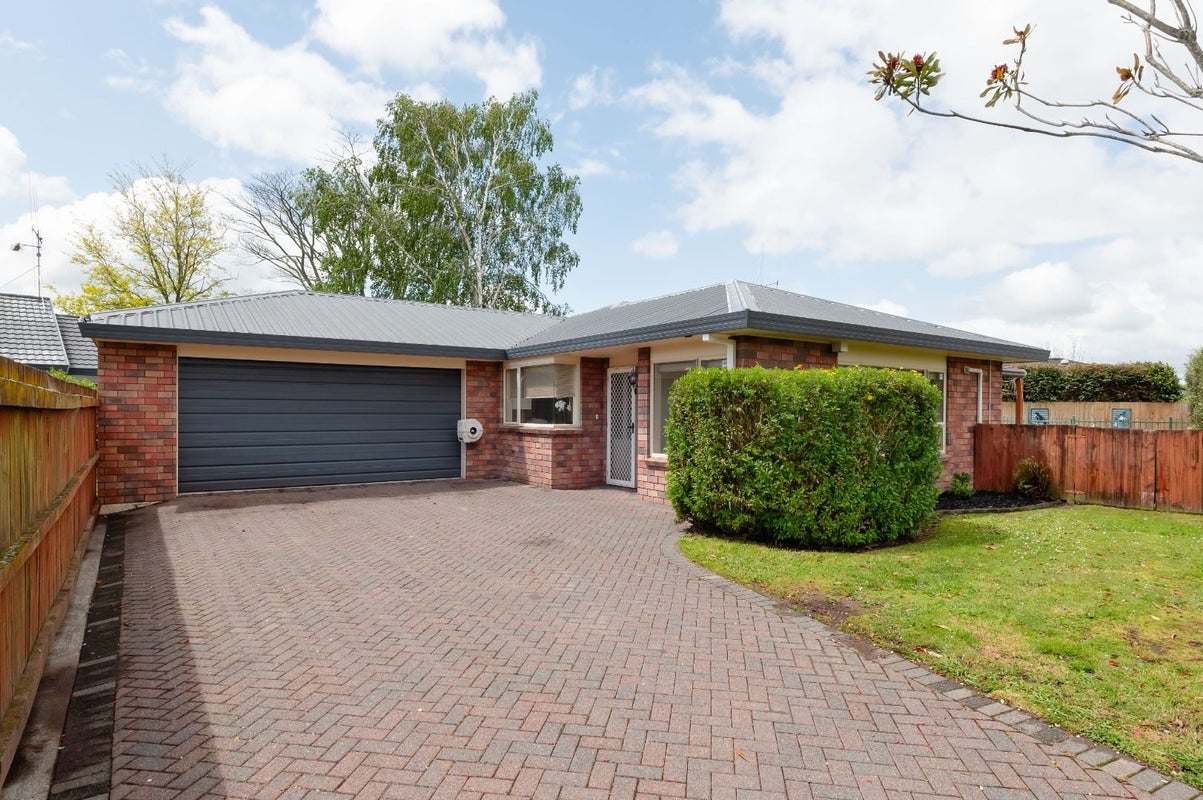 39A Bouverie Crescent, Flagstaff, Hamilton - Carousel 1