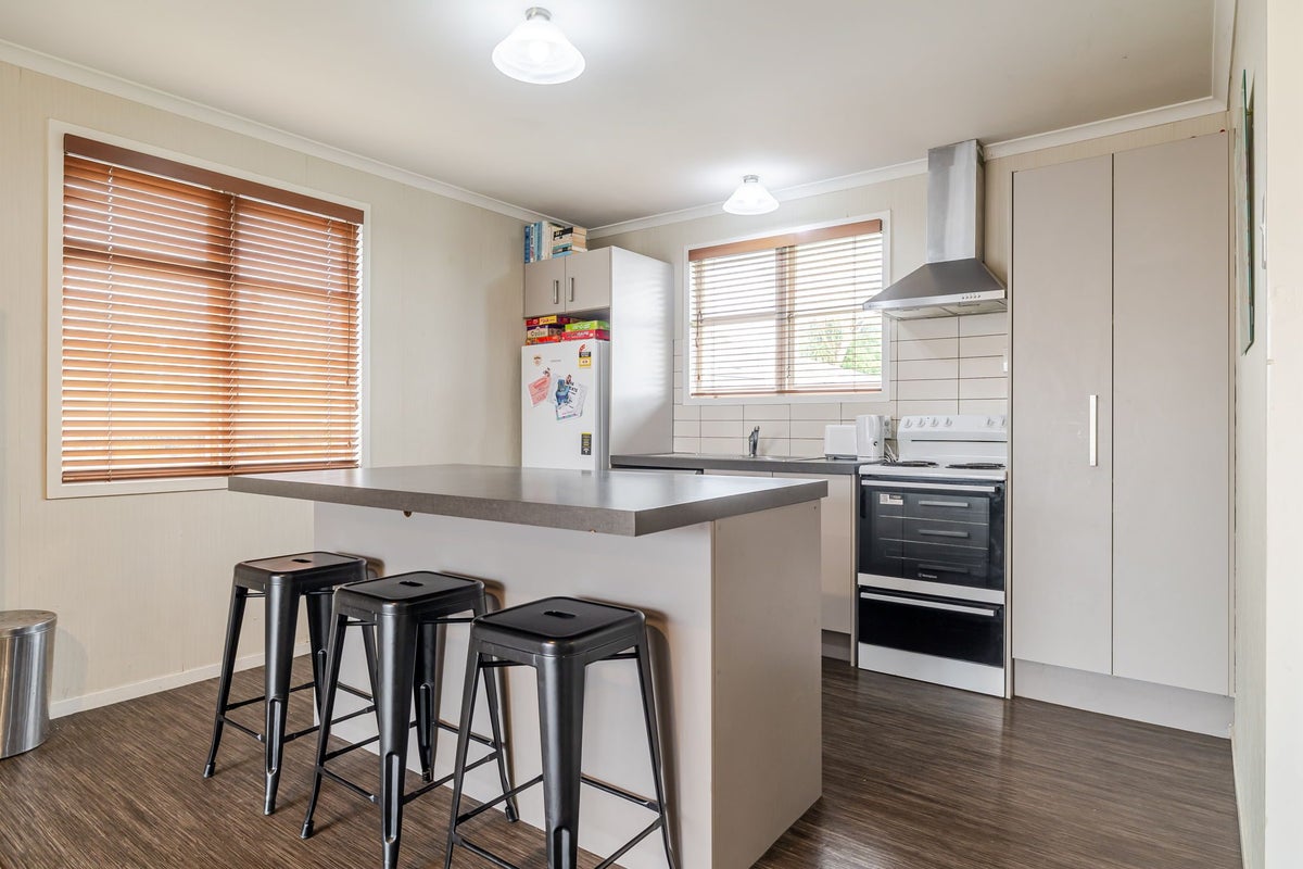 139 Ruamahanga Crescent, Terrace End, Palmerston North - Carousel 2
