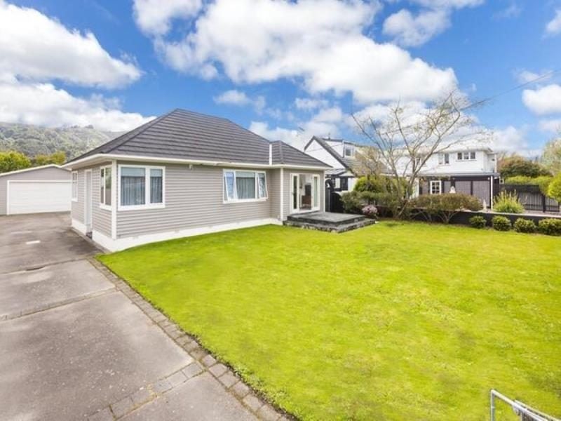 7 Oak Street, Ebdentown, Upper Hutt - Carousel 1