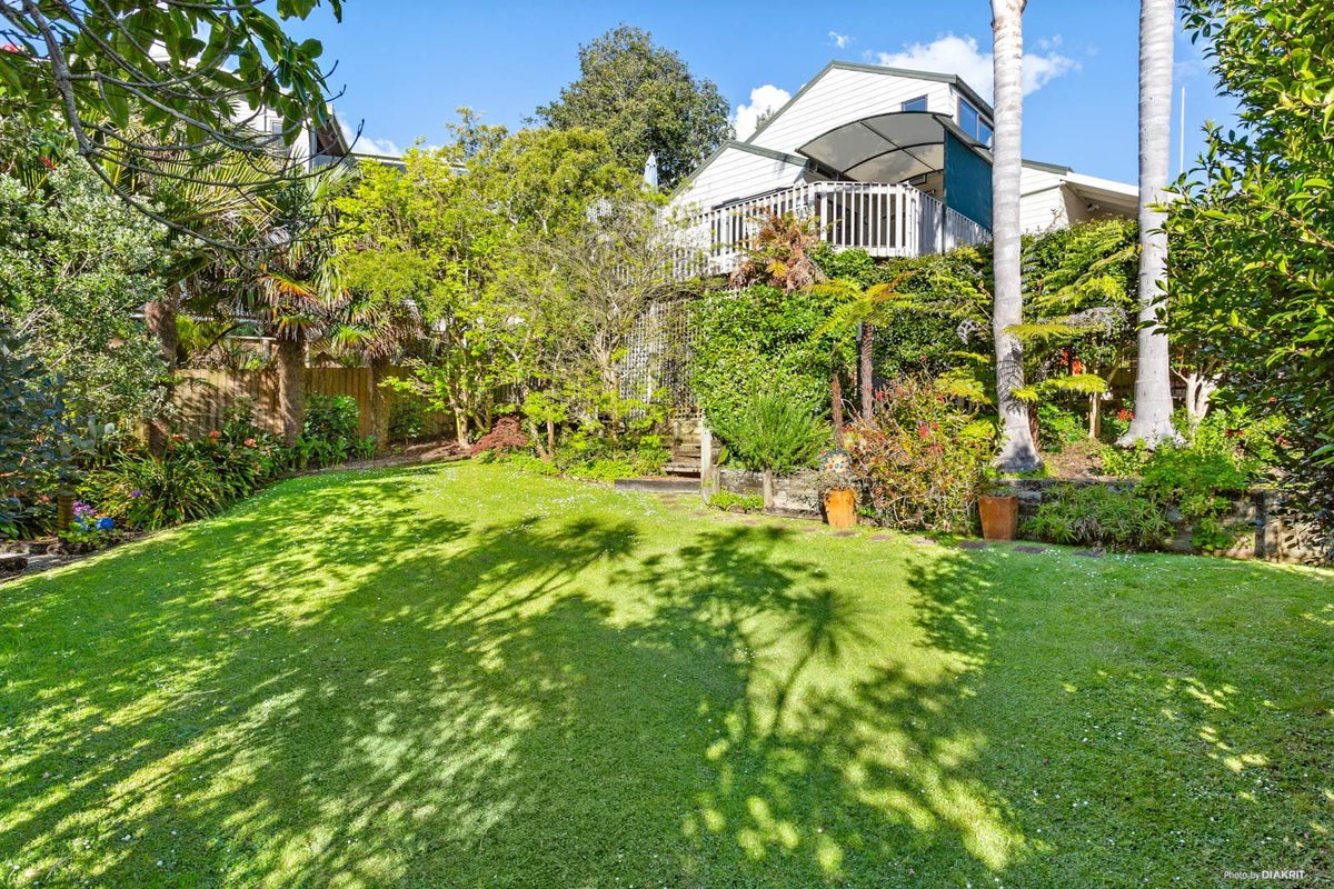 3 Poaka Place, Beach Haven, Auckland - Carousel 2