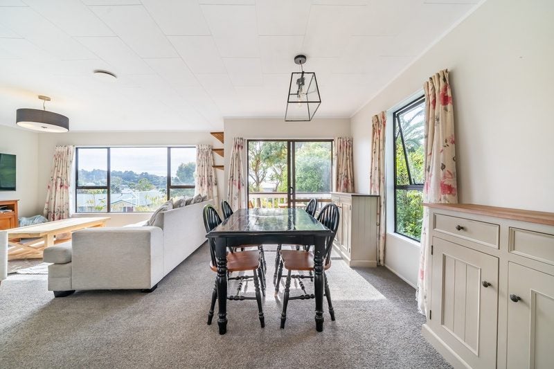 12 Transom Close, Whitby, Porirua - Carousel 2