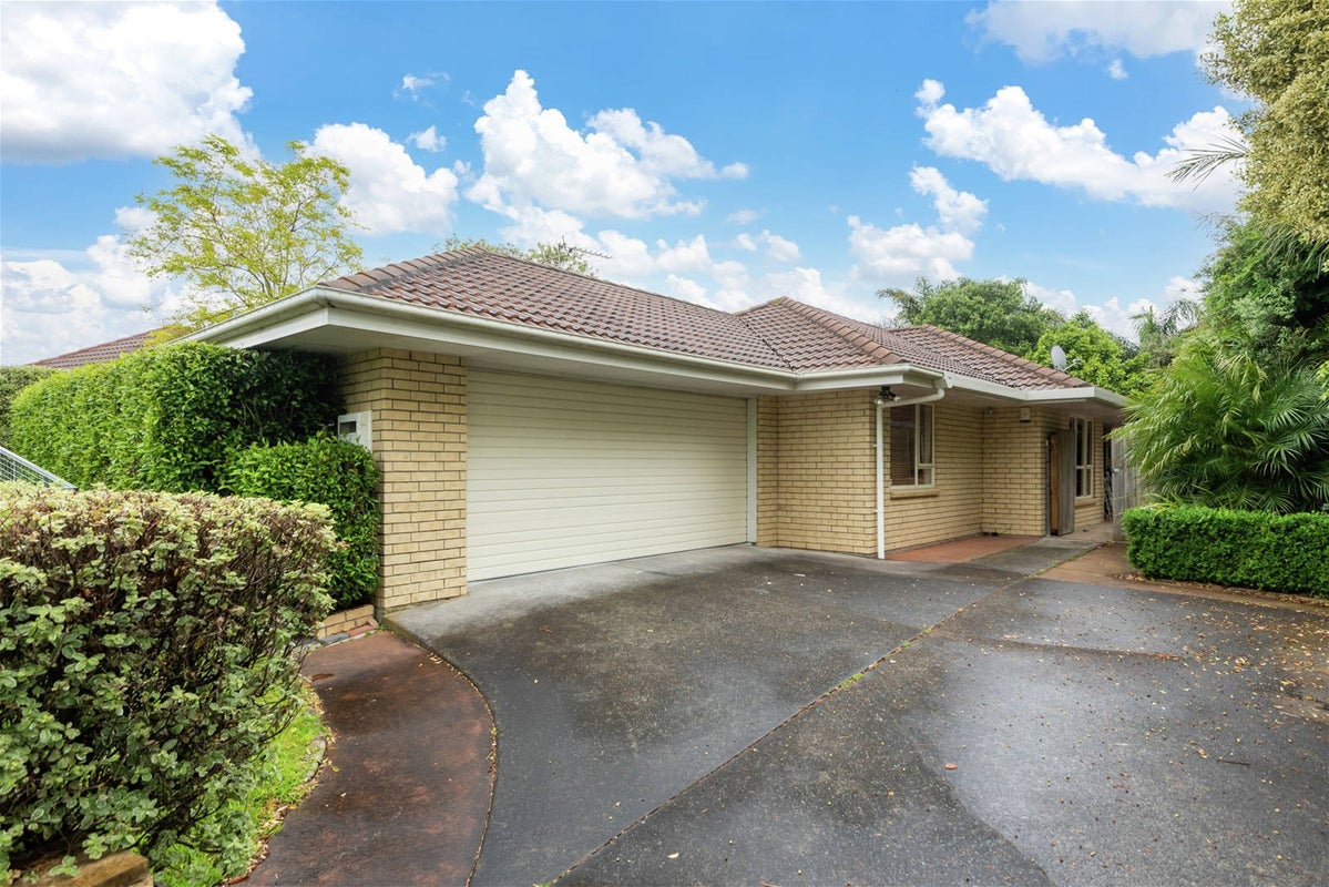 24 Frank Bunce Grove, Flat Bush, Auckland - Carousel 1
