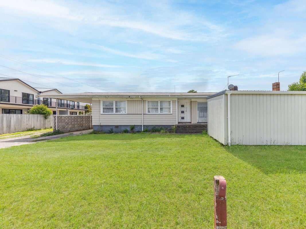 61 Carrington Avenue, Silverdale, Hamilton - Carousel 2