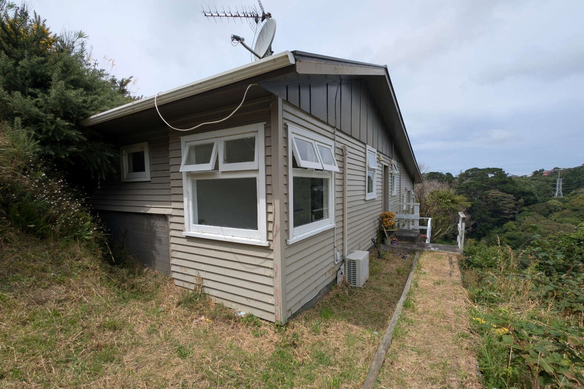 158 Raroa Road, Aro Valley, Wellington - Carousel 1