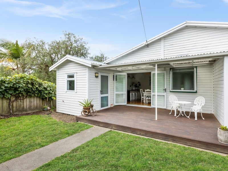 11 Richmond Road, Clive, Hastings - Carousel 16
