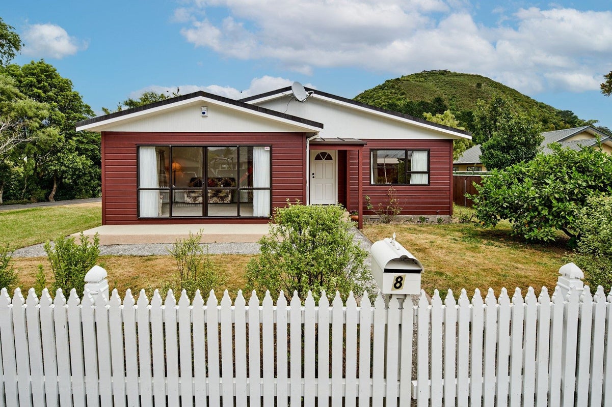 8 Plateau Road, Te Marua, Upper Hutt - Carousel 1
