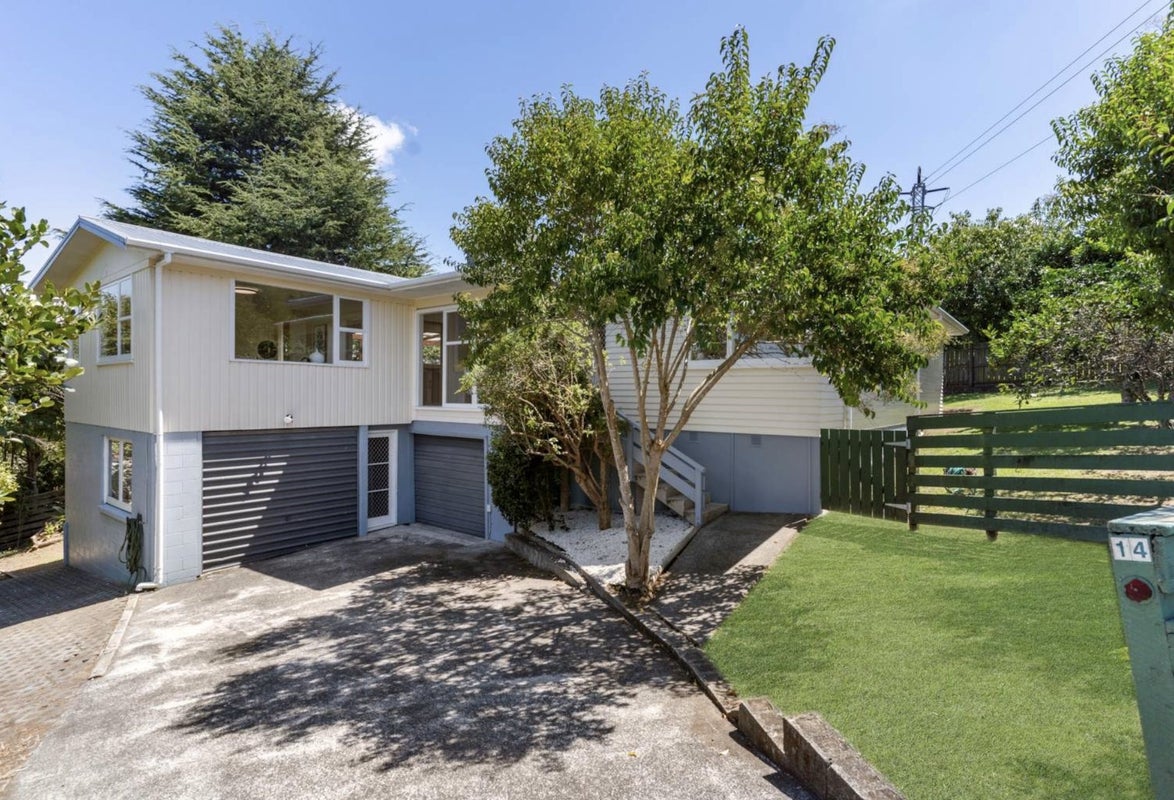 14 Bentley Avenue, Glenfield, Auckland - Carousel 1