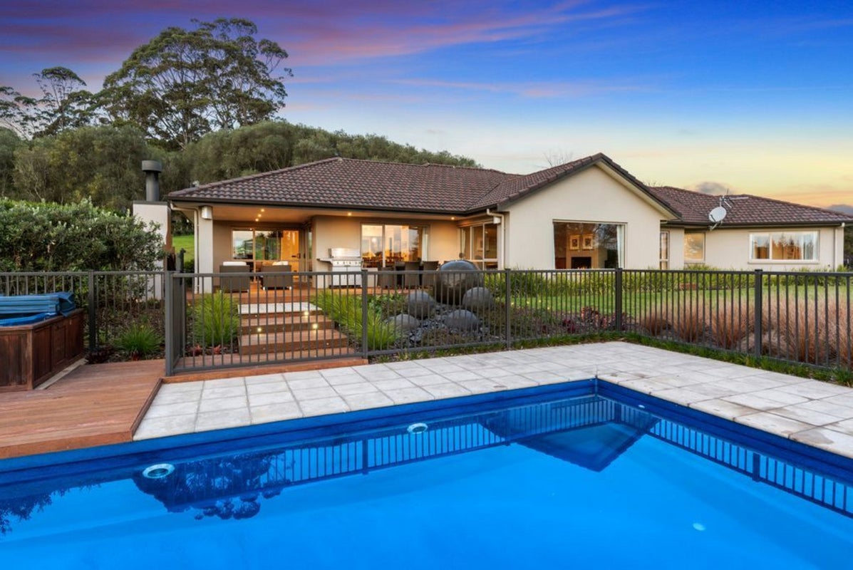 112 Attwood Road, PAREMOREMO, AUCKLAND - Carousel 1