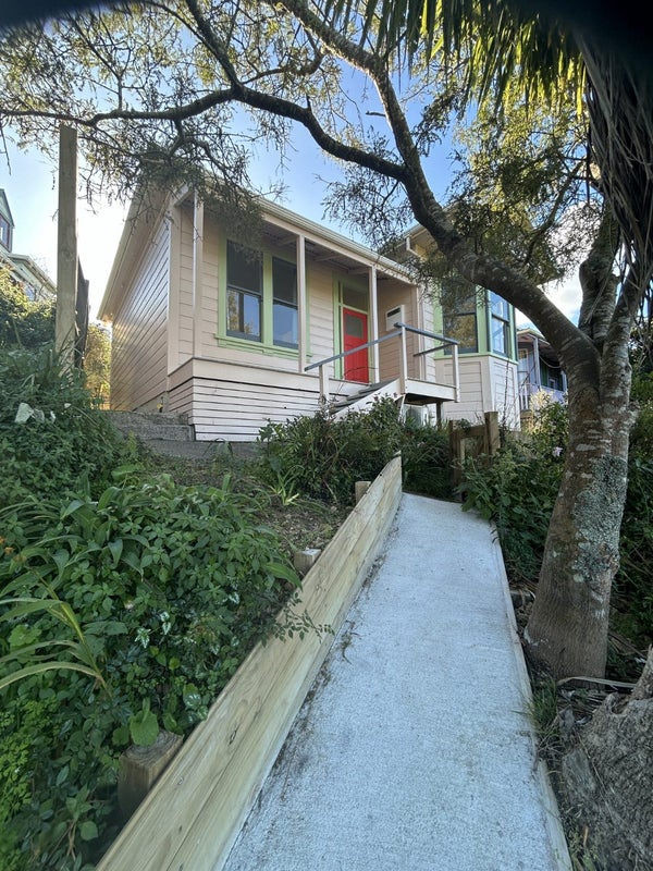 38 Mount Pleasant Road, Aro Valley, Wellington - Carousel 1