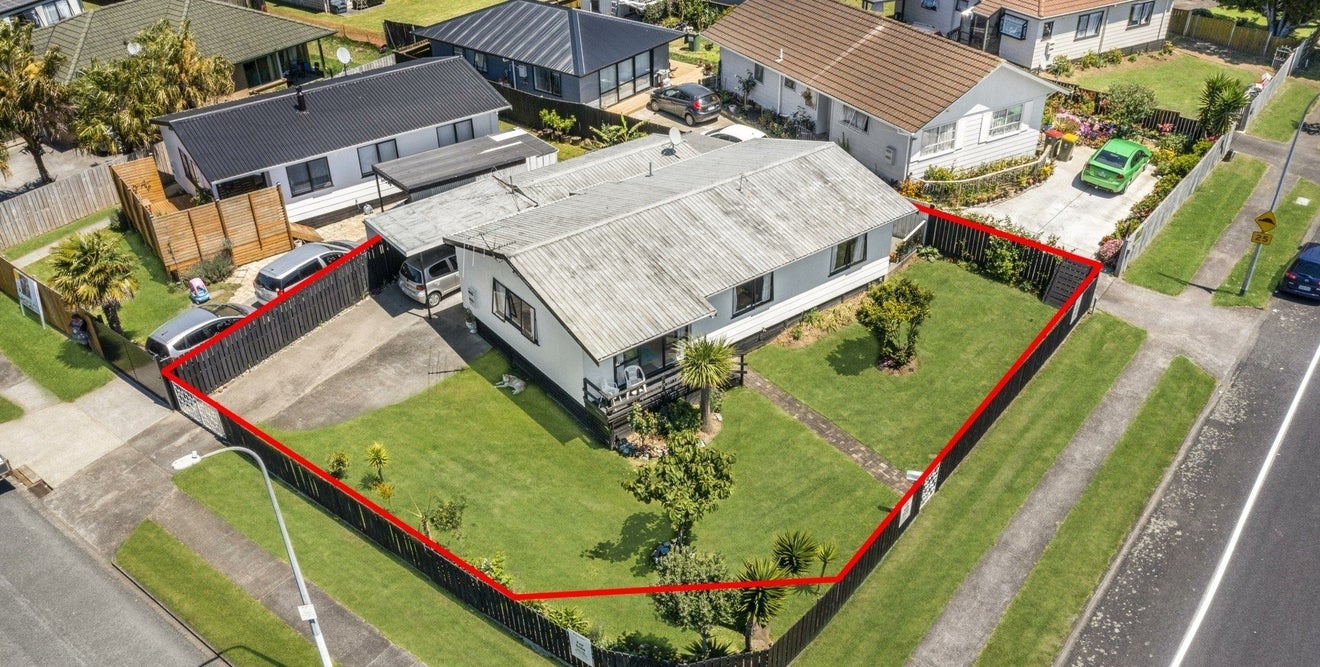1/66A Burundi Avenue, Clendon Park, Auckland - Carousel 2