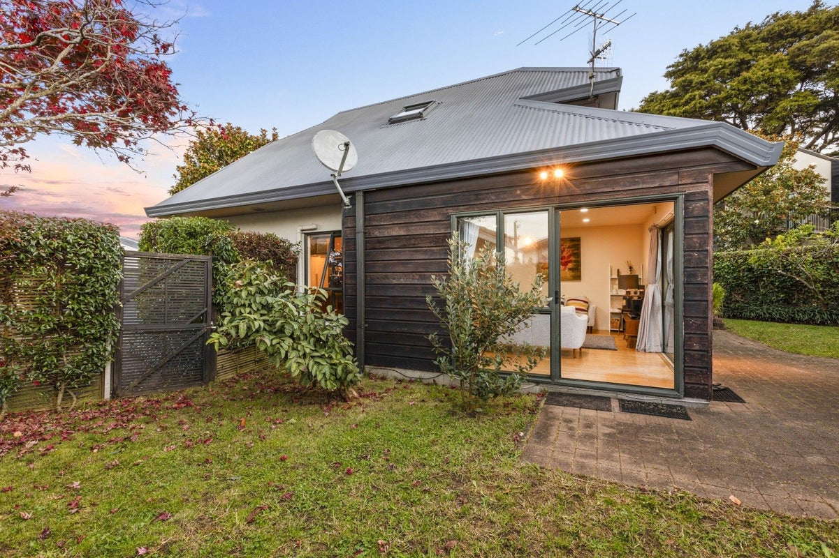 22B Peach Parade, Remuera, Auckland - Carousel 1