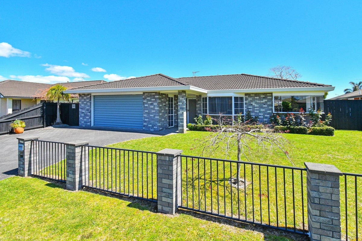 38 Perotti Place, Conifer Grove, Takanini - Carousel 1