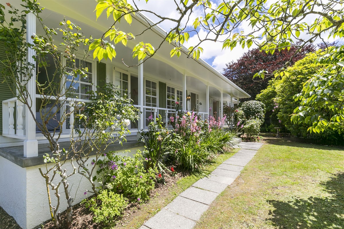 32 Simla Crescent, Khandallah, Wellington - Carousel 1