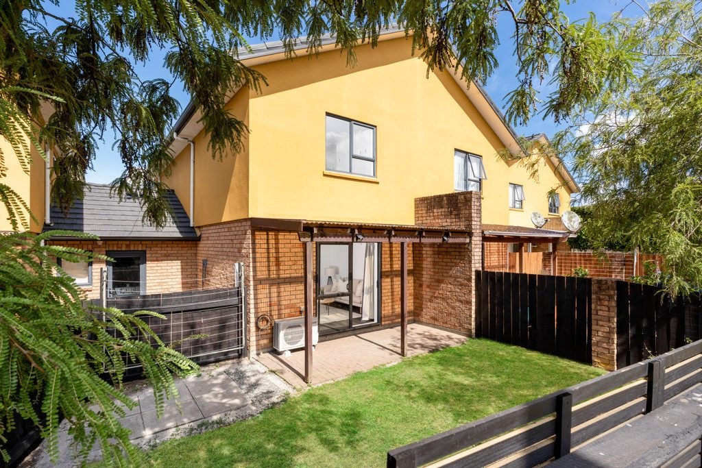 2/4 Charlenne Close, Ranui, Auckland - Carousel 1