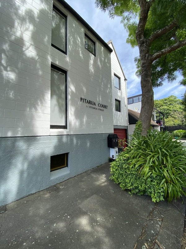 9/11 Pitarua Street, Thorndon, Wellington - Carousel 1