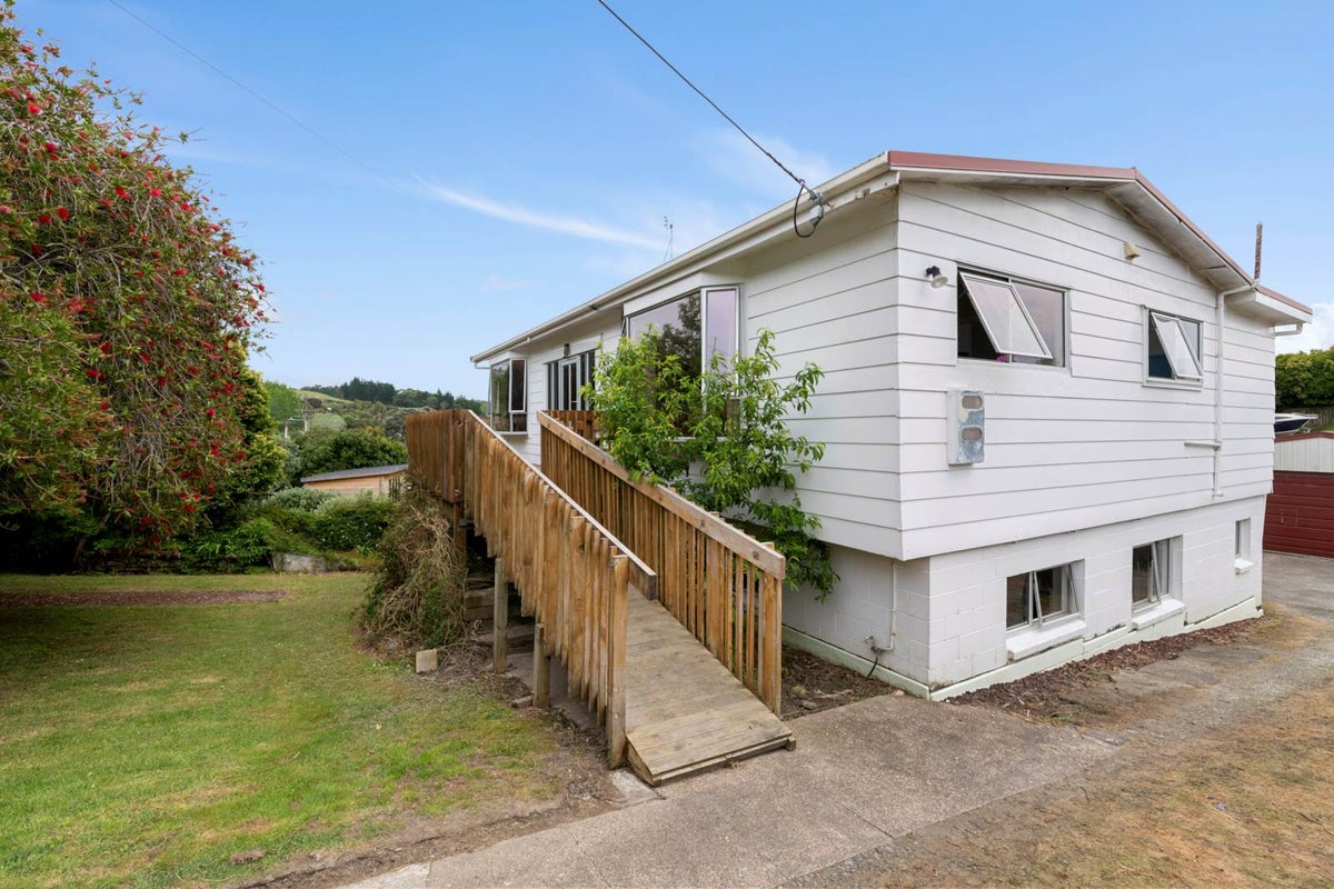 11 Hammond Avenue, Hatfields Beach, Orewa - Carousel 2