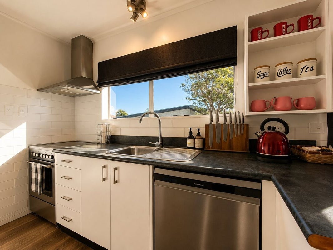 34 Rosedale Crescent, Cloverlea, Palmerston North - Carousel 2