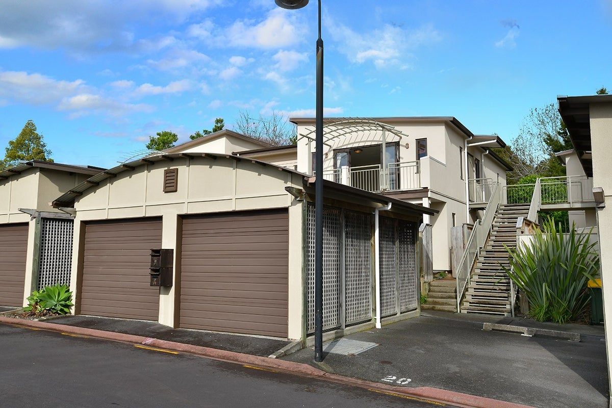 /18/92 BUSH RD, Albany, North Shore City - Carousel 1