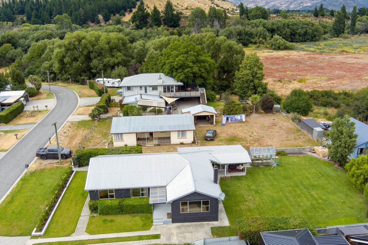 16 Arklow Street, Albert Town, Wanaka - Carousel 23