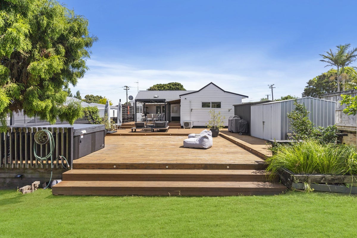 33 Third View Avenue, Beachlands, Auckland - Carousel 2