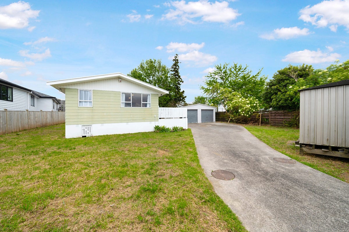 29 Glynnbrooke Street, Te Atatu South, Auckland - Carousel 2