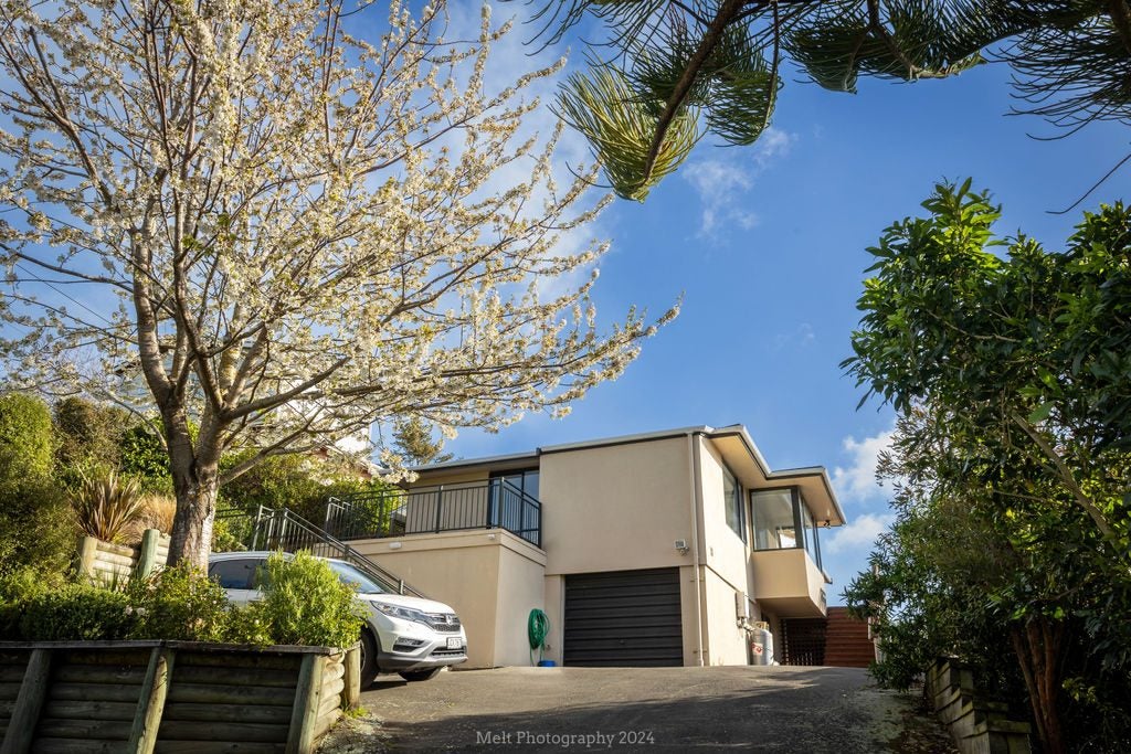 18 Greenacres Street, Macandrew Bay, Dunedin - Carousel 26