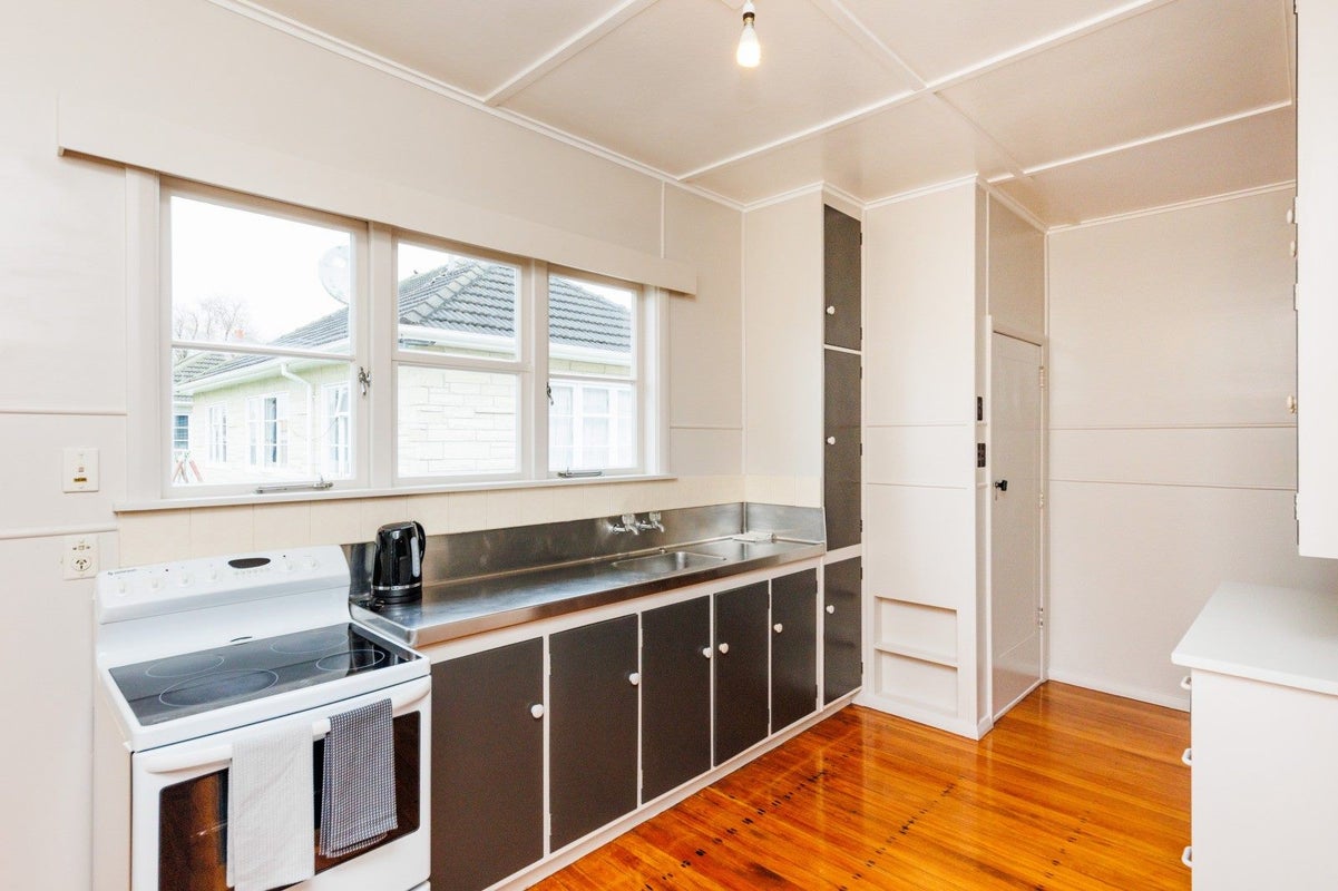 17 Webb Street, Terrace End, Palmerston North - Carousel 2