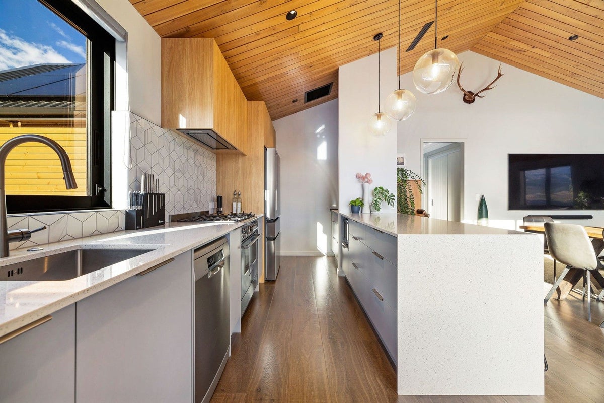 90 Spur Ridge Rise, Jacks Point, Queenstown - Carousel 1