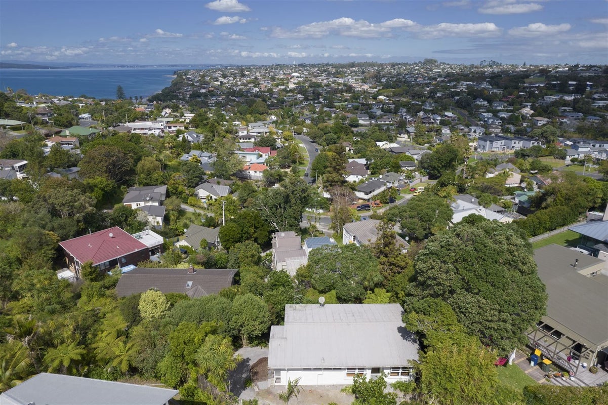 71 Lyons Avenue, Murrays Bay, Auckland - Carousel 28