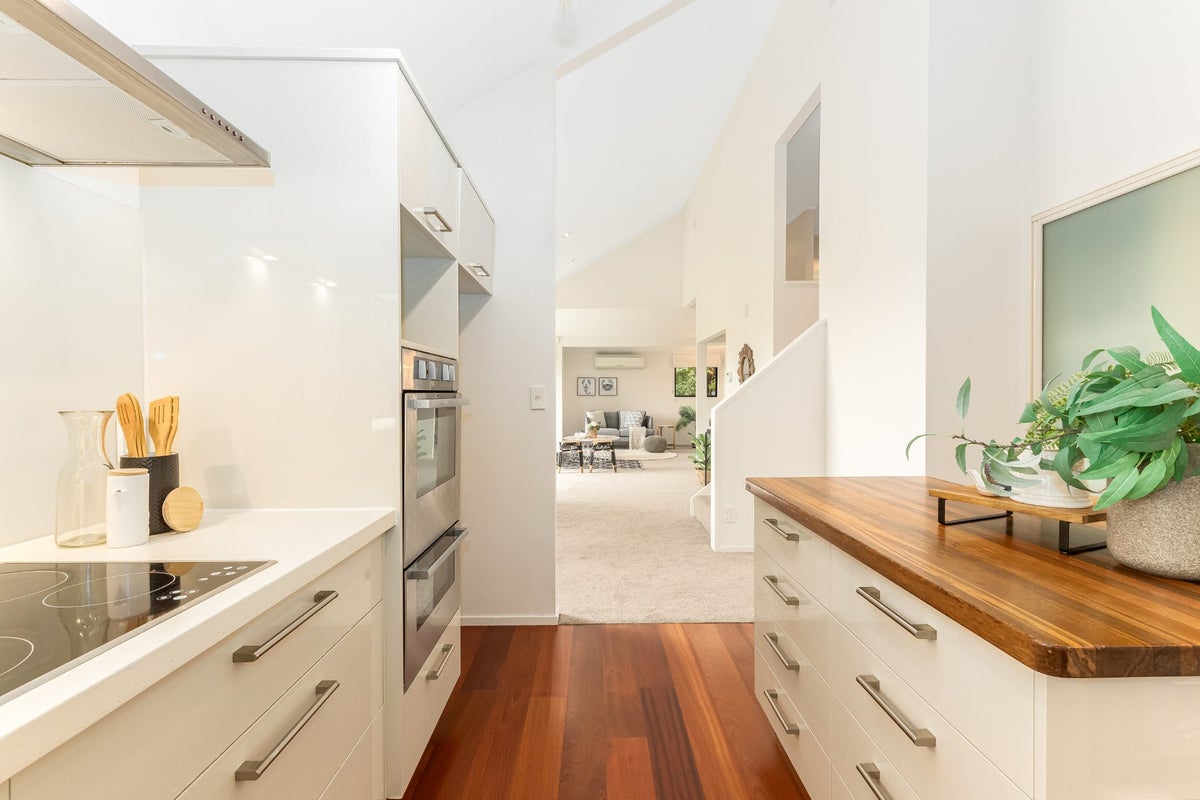 5 Furneaux Grove, Whitby, Porirua - Carousel 1