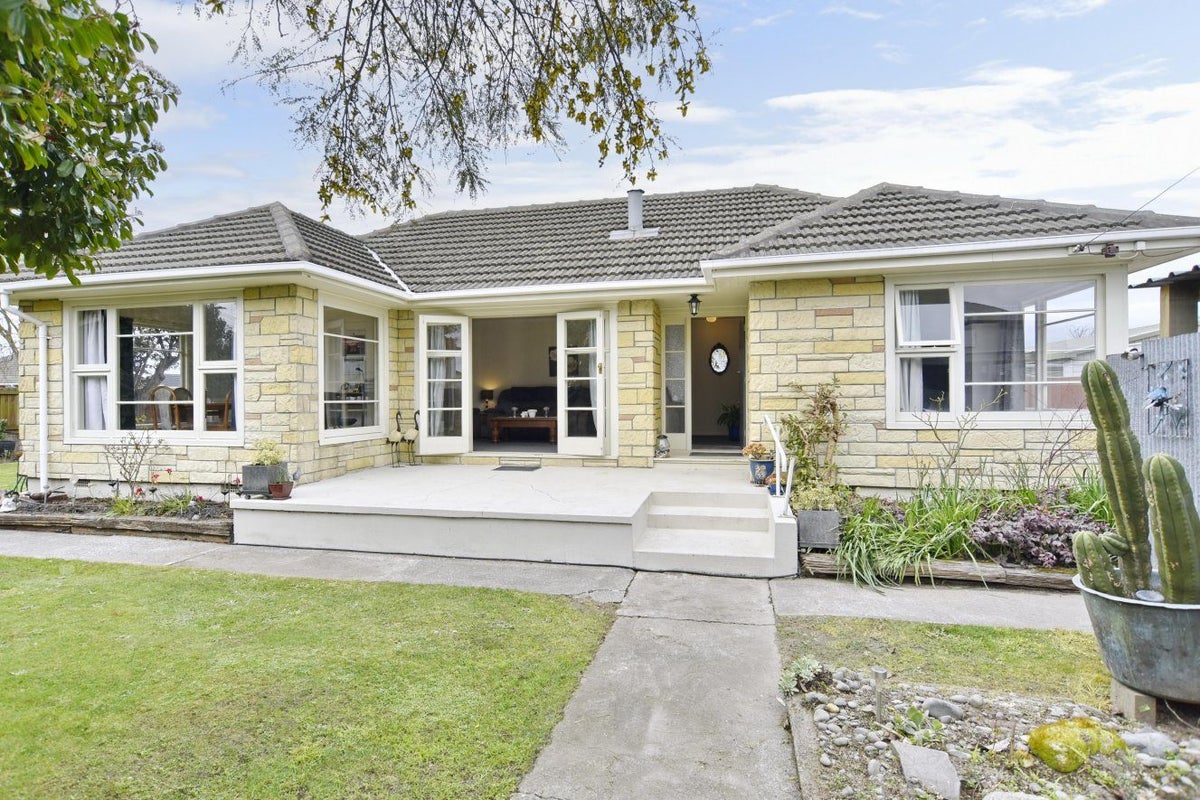70 Basingstoke Street, Aranui, Christchurch - Carousel 1