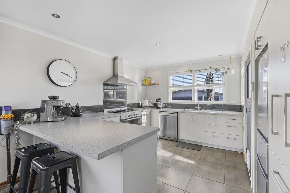 1 Alma Place, Milson, Palmerston North - Carousel 2