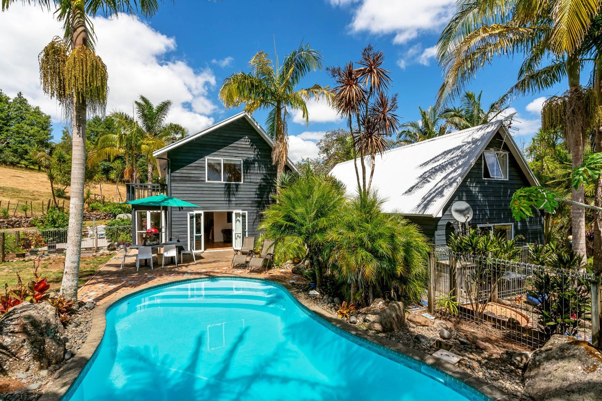 202 Cemetery Road, Whangarei - Carousel 1