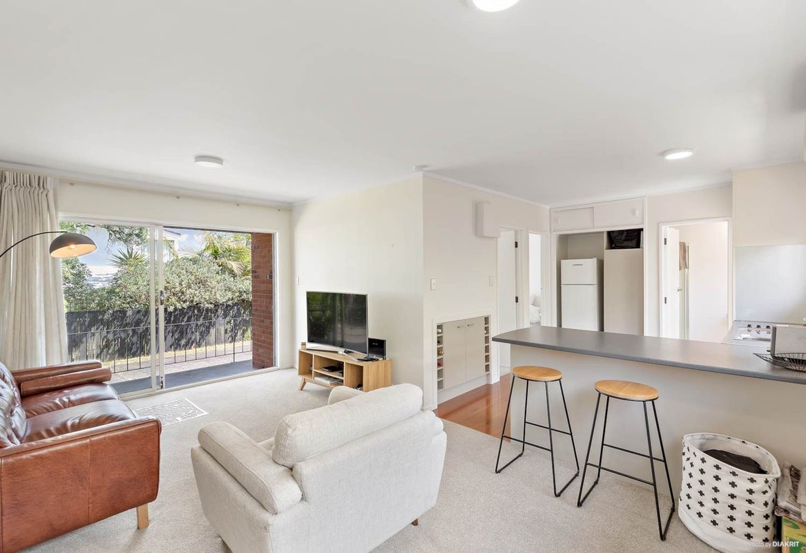 2/134 Calliope Road, Stanley Point, Auckland - Carousel 2