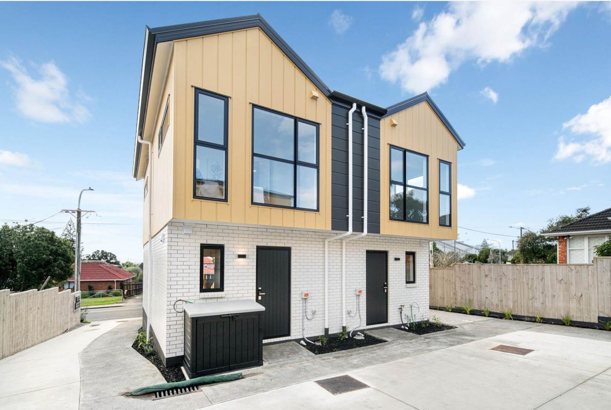 2/28 Vodanovich Road, Te Atatū South, Auckland - Carousel 2